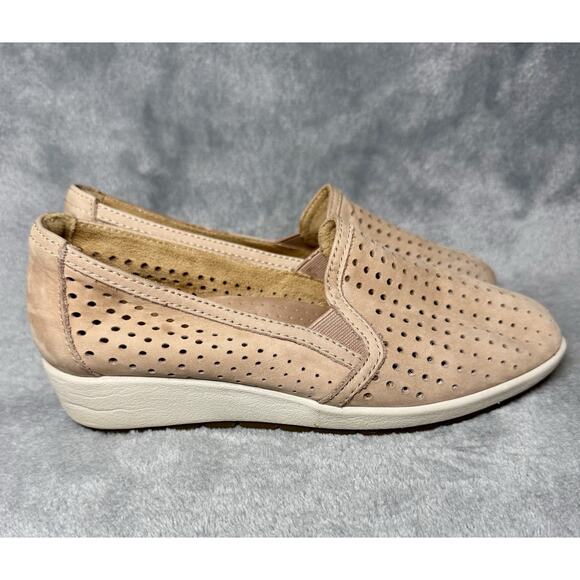 Earth Woman's Taupe Perforated Nubuck Slip-On Comfort Loafer Flats Size 6.5 - Picture 5 of 11